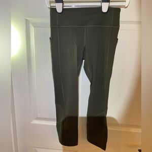 Lululemon hunter green 3/4 length leggings size 4